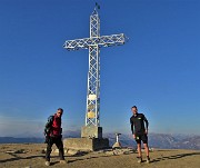 49 Piacevole incontro alla croce di vetta del Linzone con mio nipote 